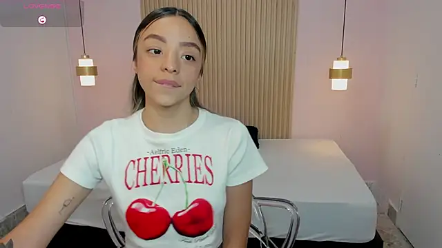 AliceRoss0 online show from April 13, 2026, 9:42 pm