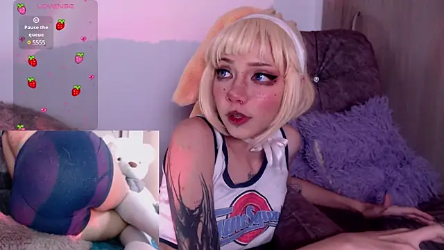 Snapshot of Alicedangerrr chatting on March 7, 2025, 4:02 am Alicedangerrr online show from March 7, 2025, 4:02 am