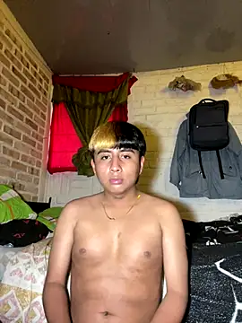 Snapshot of FlpGmz chatting on October 1, 2025, 8:15 pm FlpGmz online show from October 1, 2025, 8:15 pm