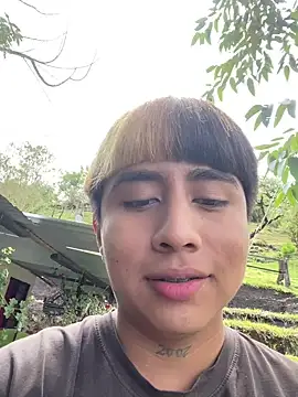 Snapshot of FlpGmz chatting on October 15, 2025, 4:07 pm FlpGmz online show from October 15, 2025, 4:07 pm