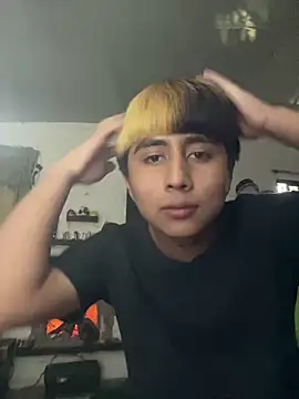 Snapshot of FlpGmz chatting on October 31, 2025, 7:48 pm FlpGmz online show from October 31, 2025, 7:48 pm