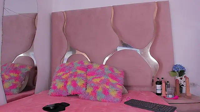 Snapshot of MaiteHT chatting on November 18, 2025, 9:08 pm MaiteHT online show from November 18, 2025, 9:08 pm