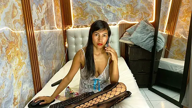  Jessi29  online show from October 6, 2025, 9:01 pm