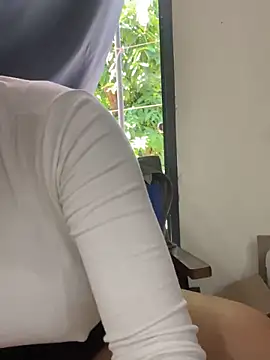 Shirato hana online show from March 14, 2025, 1:37 am