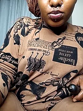 Snapshot of Pretty_tiffany chatting on October 28, 2025, 9:17 pm Pretty tiffany online show from October 28, 2025, 9:17 pm