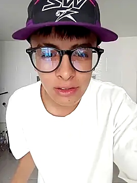 Snapshot of Cuervo_maniaco chatting on December 15, 2024, 2:37 pm Cuervo maniaco online show from December 15, 2024, 2:37 pm