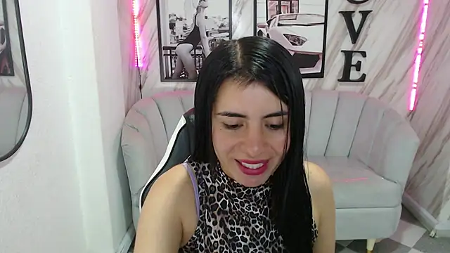 Snapshot of _samantha_b chatting on February 3, 2025, 12:57 pm samantha b online show from February 3, 2025, 12:57 pm