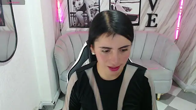 Snapshot of _samantha_b chatting on February 4, 2025, 7:00 pm samantha b online show from February 4, 2025, 7:00 pm