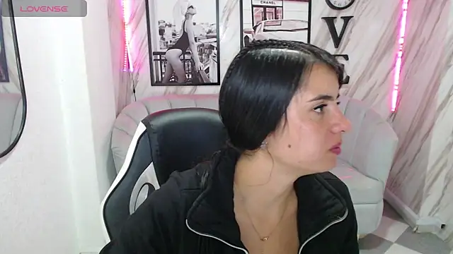Snapshot of _samantha_b chatting on March 6, 2025, 12:52 pm samantha b online show from March 6, 2025, 12:52 pm
