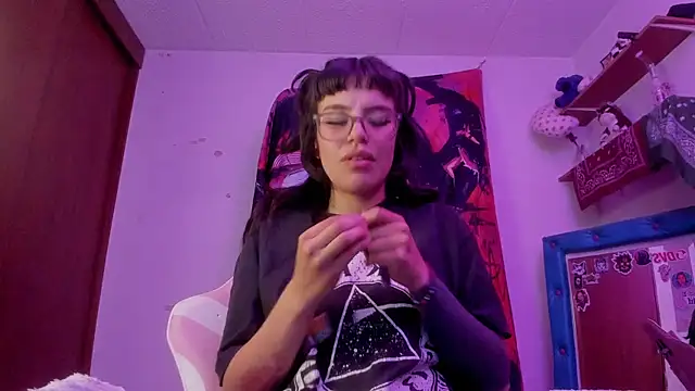 Lucyfx666 online show from June 18, 2026, 5:51 am