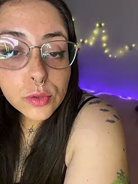 Mizztikaa online show from April 15, 2026, 6:26 pm