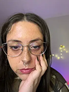 Snapshot of Mizztikaa chatting on May 6, 2026, 6:24 pm Mizztikaa online show from May 6, 2026, 6:24 pm