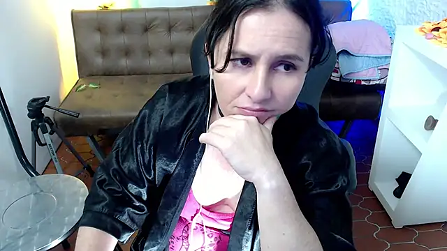 victoria jones online show from March 12, 2025, 4:35 pm