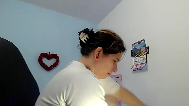 Snapshot of victoria_jones chatting on March 21, 2026, 1:26 pm victoria jones online show from March 21, 2026, 1:26 pm