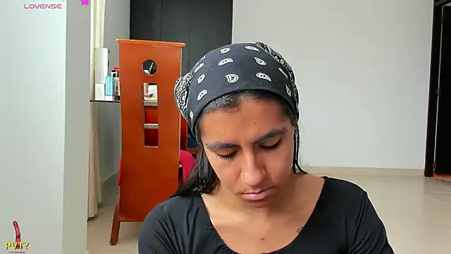 Kamilasalazar online show from February 14, 2025, 6:40 pm