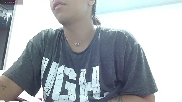 Kamilasalazar online show from September 15, 2025, 7:58 pm