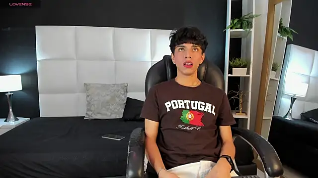 Snapshot of Santy_carrington chatting on December 16, 2024, 11:50 pm Santy carrington online show from December 16, 2024, 11:50 pm