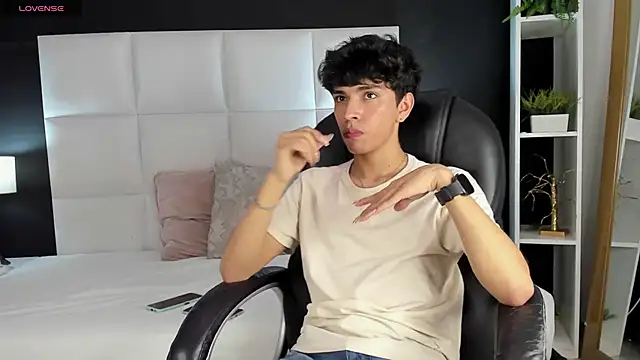 Snapshot of Santy_carrington chatting on December 20, 2024, 8:45 pm Santy carrington online show from December 20, 2024, 8:45 pm