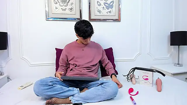 Snapshot of Santy_carrington chatting on December 31, 2024, 12:57 pm Santy carrington online show from December 31, 2024, 12:57 pm