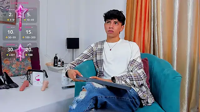 Snapshot of Santy_carrington chatting on January 10, 2025, 8:04 pm Santy carrington online show from January 10, 2025, 8:04 pm