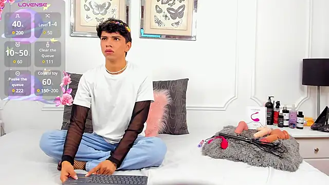 Snapshot of Santy_carrington chatting on January 18, 2025, 12:47 pm Santy carrington online show from January 18, 2025, 12:47 pm