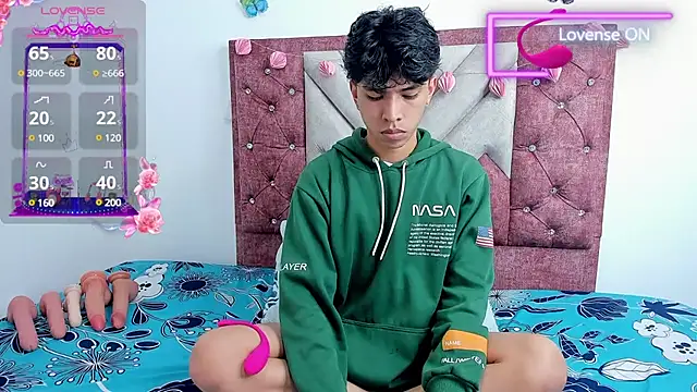 Snapshot of Santy_carrington chatting on March 15, 2025, 10:11 pm Santy carrington online show from March 15, 2025, 10:11 pm