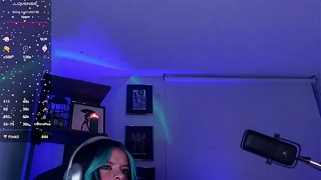 Snapshot of YourMissAlice chatting on February 24, 2025, 1:35 am YourMissAlice online show from February 24, 2025, 1:35 am