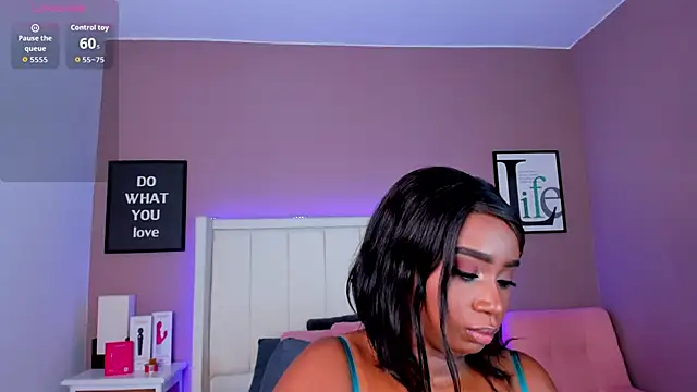 Britanymooree online show from November 21, 2025, 7:34 pm