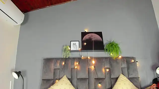 Snapshot of AbbyWathson chatting on March 11, 2026, 12:00 pm AbbyWathson online show from March 11, 2026, 12:00 pm