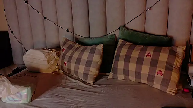 Snapshot of AbbyWathson chatting on April 7, 2026, 12:05 pm AbbyWathson online show from April 7, 2026, 12:05 pm