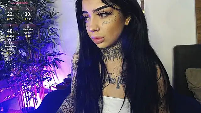 CreamyInkky  online show from April 18, 2026, 7:23 am