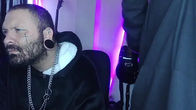 Snapshot of darkclothes chatting on February 23, 2025, 11:33 am darkclothes online show from February 23, 2025, 11:33 am