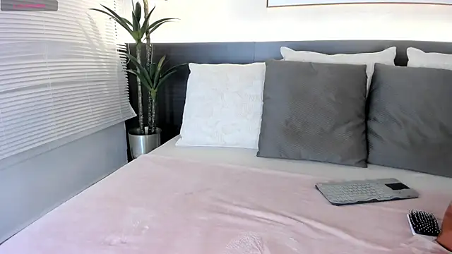 StacyRigel online show from October 29, 2025, 11:56 am