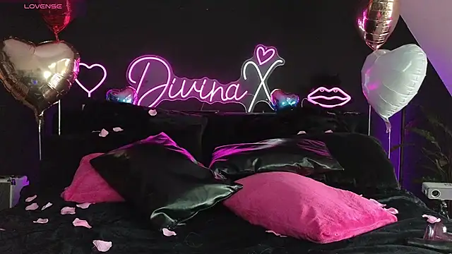 Snapshot of Divina_X_ chatting on February 14, 2025, 9:24 am Divina X  online show from February 14, 2025, 9:24 am