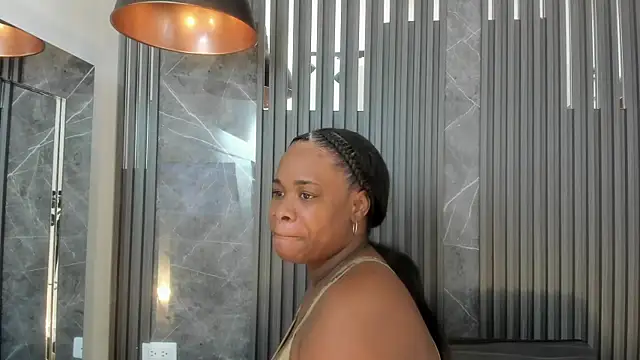Snapshot of SaraiEvans chatting on February 7, 2025, 3:23 am SaraiEvans online show from February 7, 2025, 3:23 am