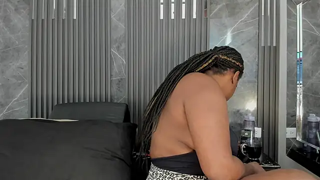 Snapshot of SaraiEvans chatting on September 9, 2025, 3:17 am SaraiEvans online show from September 9, 2025, 3:17 am