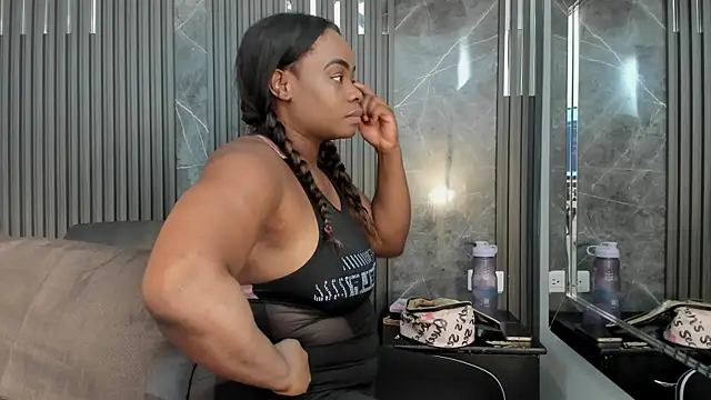 Snapshot of SaraiEvans chatting on October 4, 2025, 5:16 am SaraiEvans online show from October 4, 2025, 5:16 am