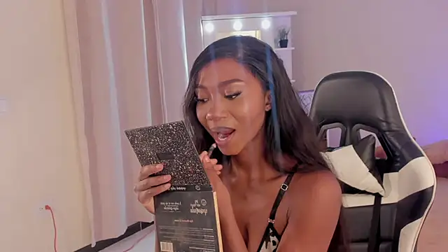 SavannahWildee online show from March 10, 2025, 6:34 pm