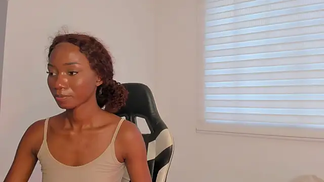 Snapshot of SavannahWildee chatting on June 18, 2026, 10:25 pm SavannahWildee online show from June 18, 2026, 10:25 pm