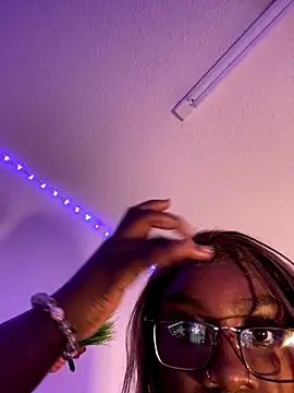 LillShayy online show from December 18, 2025, 6:30 am