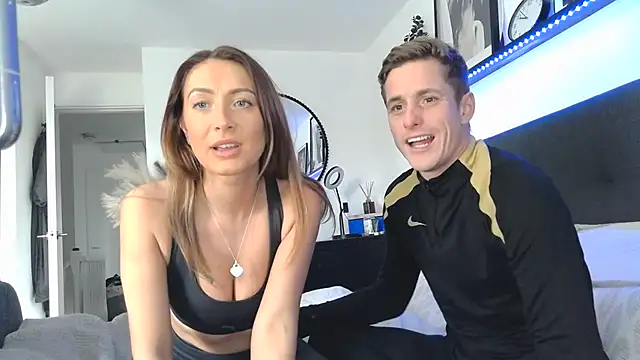 Snapshot of Pollypearson chatting on February 4, 2025, 10:32 am Pollypearson online show from February 4, 2025, 10:32 am