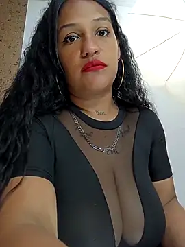 Michelle Brito1 online show from March 10, 2025, 2:59 pm