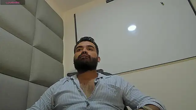 Snapshot of JEAN__TAUREAU chatting on January 9, 2026, 9:38 pm JEAN TAUREAU online show from January 9, 2026, 9:38 pm