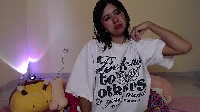 Snapshot of _maiahairy_ chatting on January 28, 2025, 1:27 pm  maiahairy  online show from January 28, 2025, 1:27 pm