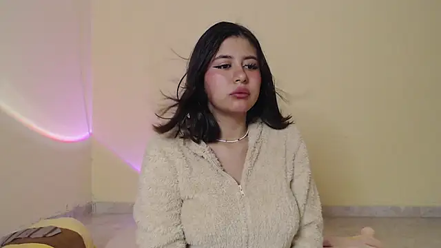 Snapshot of _maiahairy_ chatting on February 25, 2025, 1:06 pm  maiahairy  online show from February 25, 2025, 1:06 pm