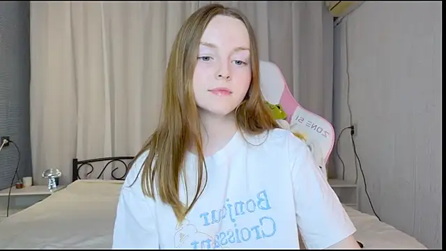 Snapshot of Wild__flowers chatting on September 17, 2025, 4:30 pm Wild  flowers online show from September 17, 2025, 4:30 pm