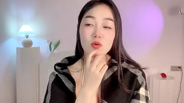 cloud8822 online show from December 4, 2024, 5:11 pm