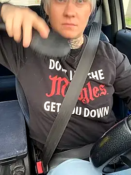 poussichienne online show from December 17, 2025, 9:37 am