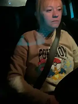 poussichienne online show from April 17, 2026, 2:47 am