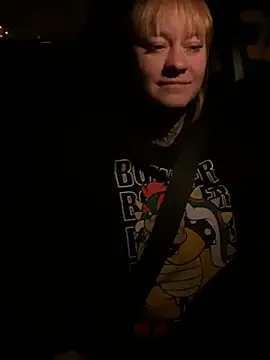 Snapshot of poussichienne chatting on April 22, 2026, 2:36 am poussichienne online show from April 22, 2026, 2:36 am